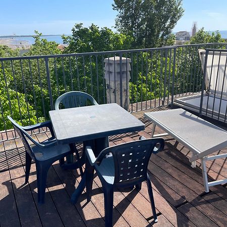 Reverso - Alloggi Con Solarium Vista Mare Каорле Экстерьер фото